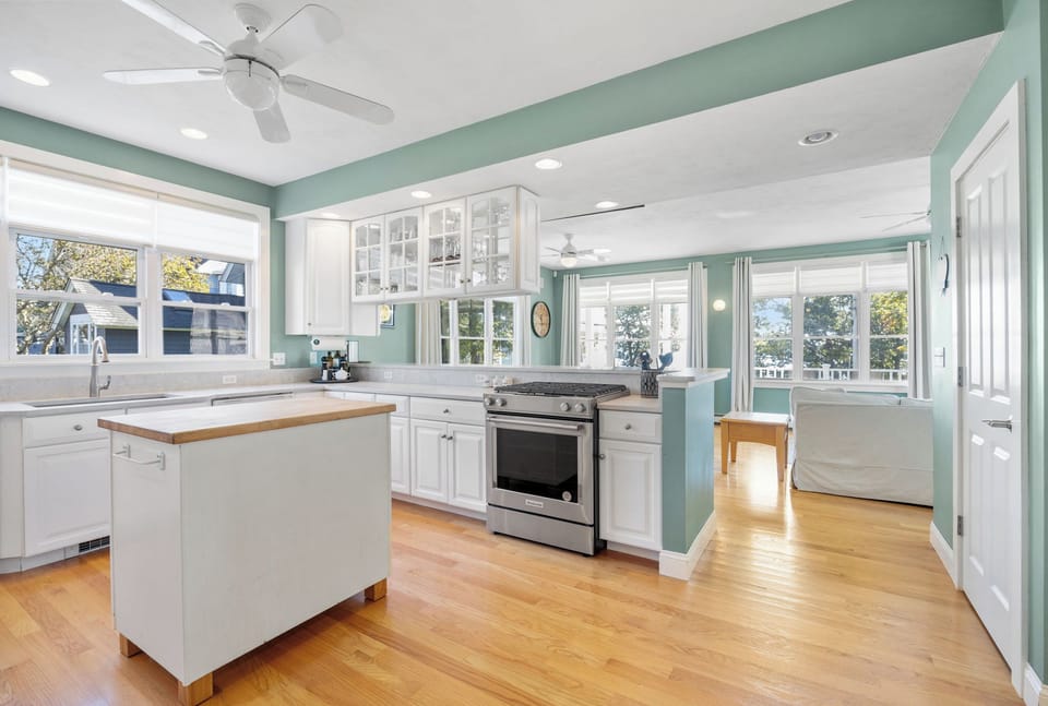 Fully equipped kitchen with gas stove