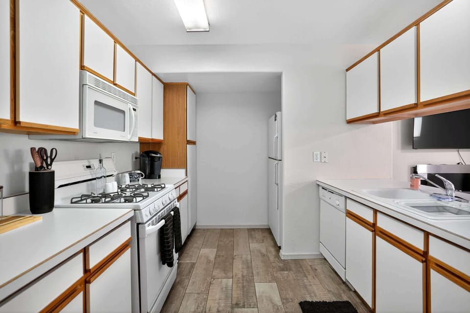 Cook with ease in a fully equipped kitchen