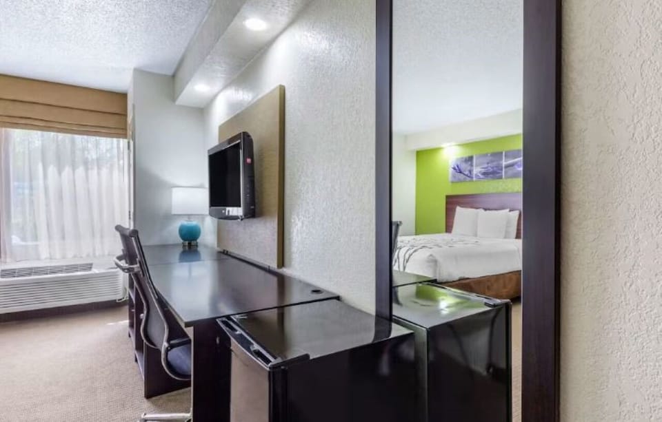 Plan your day at the desk with convenient in-room extras.