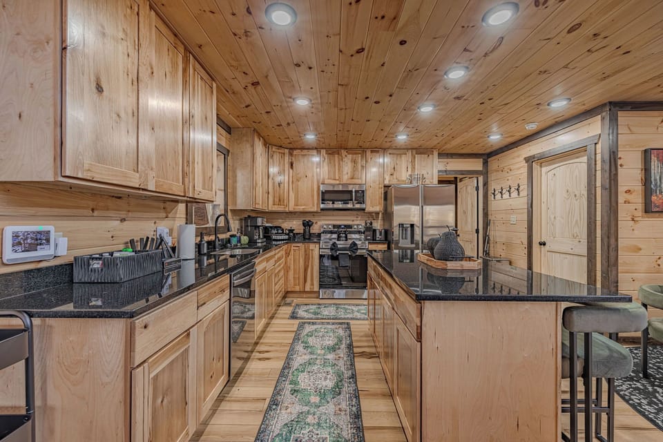 A full service kitchen with all the amenities!