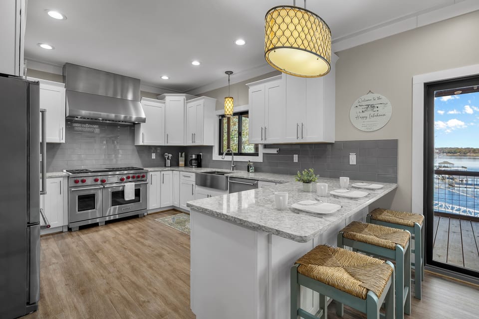 Full kitchen with barstool seating