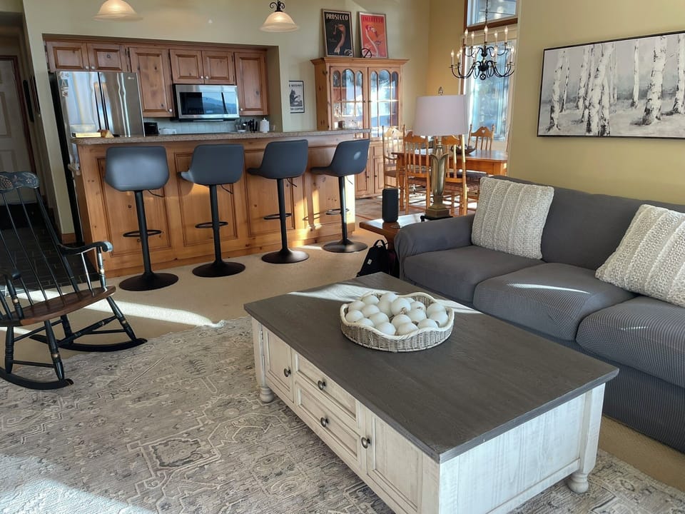 Living Room & Kitchen Island