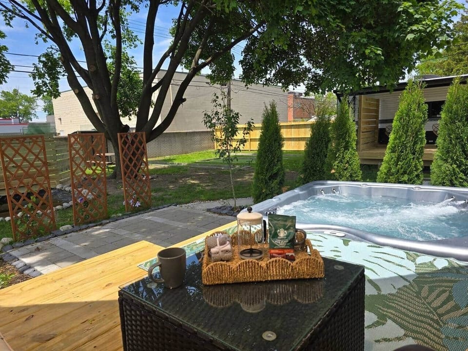 Outdoor spa tub