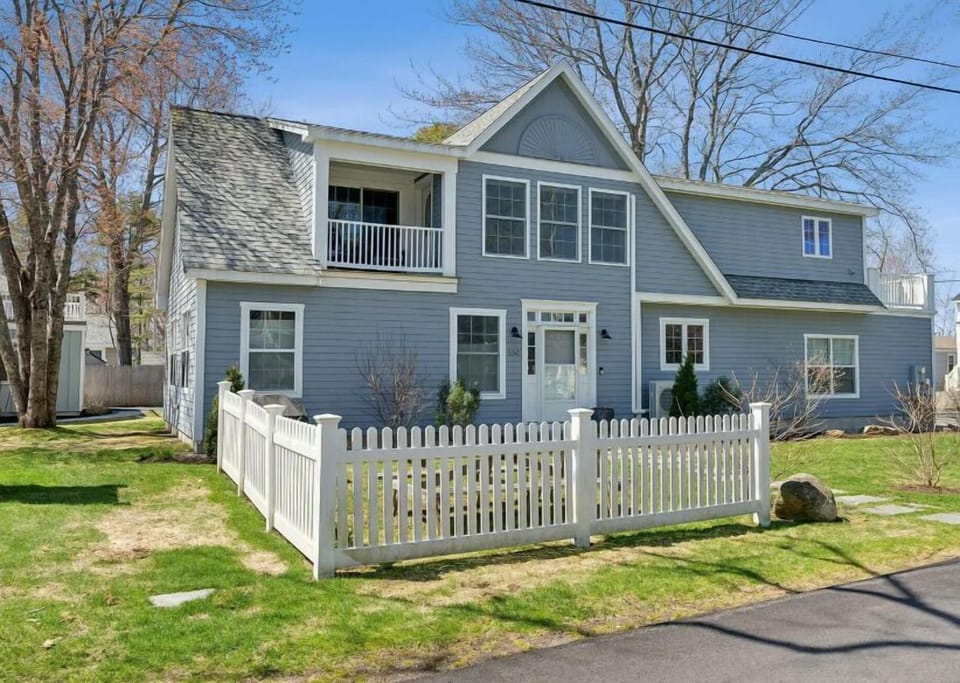 Welcome to Edgewood Avenue, Kennebunkport