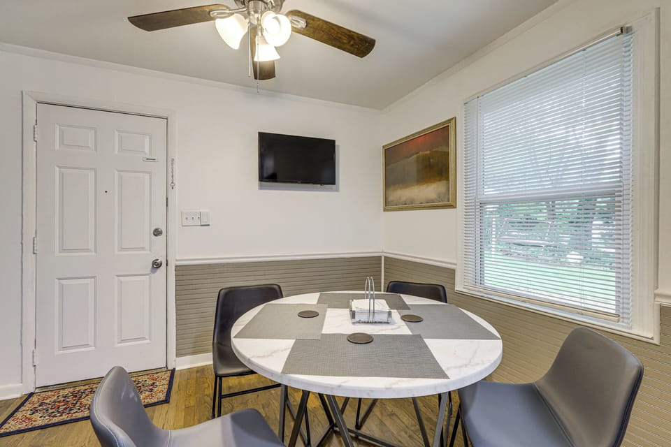 Dining Area | Dishware & Flatware | Central A/C & Heat