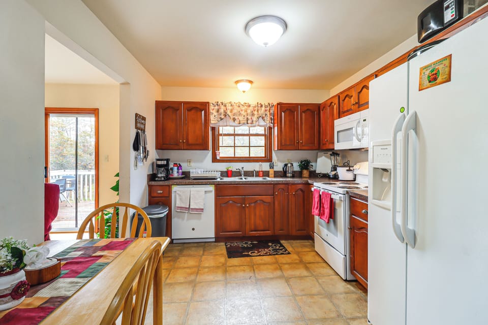 Kitchen | Breakfast Nook | Toaster