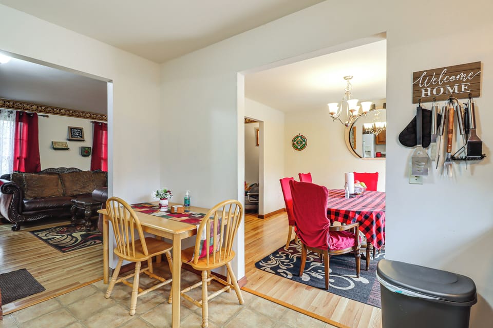 Breakfast Nook | Main Level
