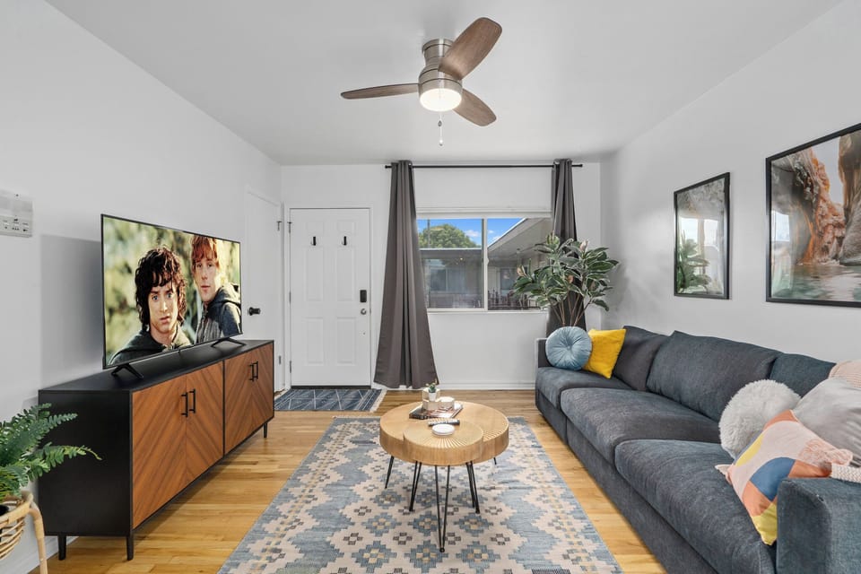 Comfortable living room, great Wi-Fi, with sofa bed for extra travellers.