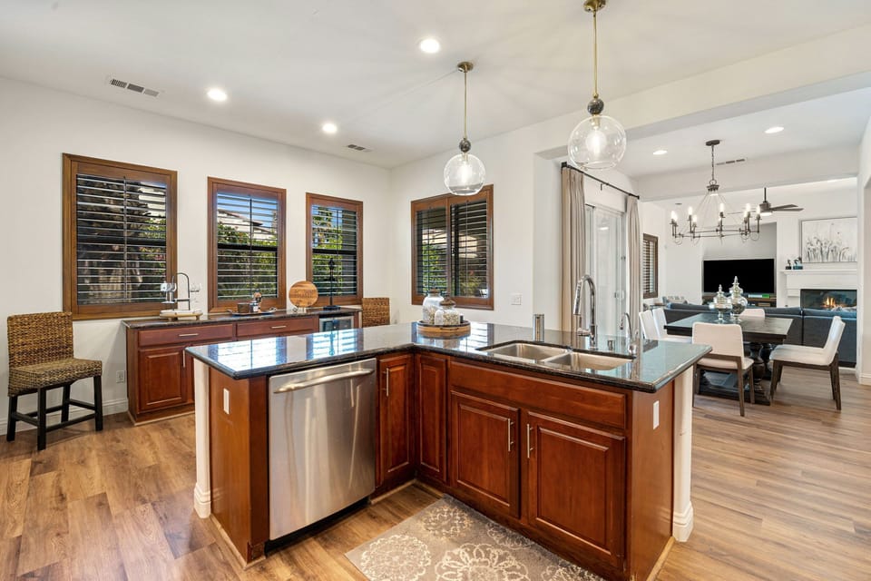 Kitchen middle island with Dishwasher