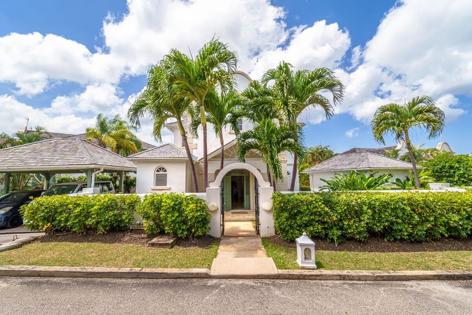 A  private exclusive inland community