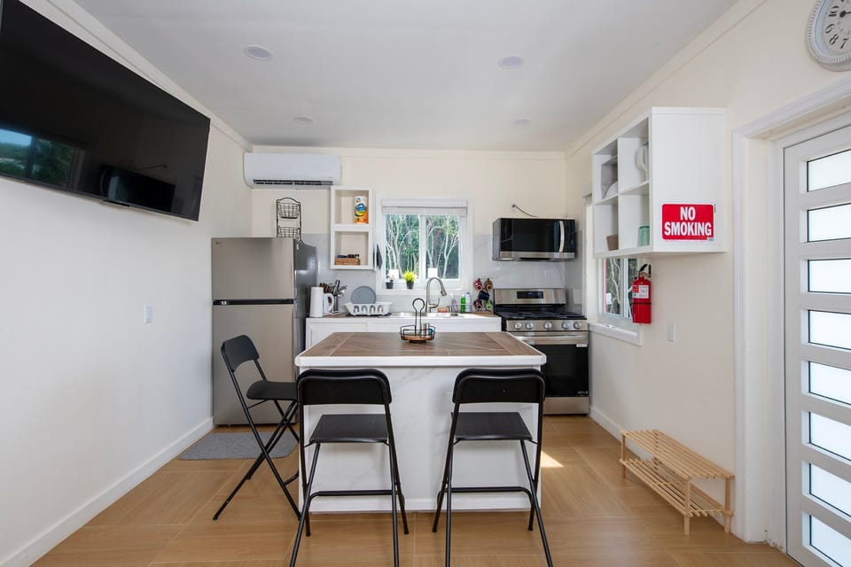 Fully equipped kitchen.