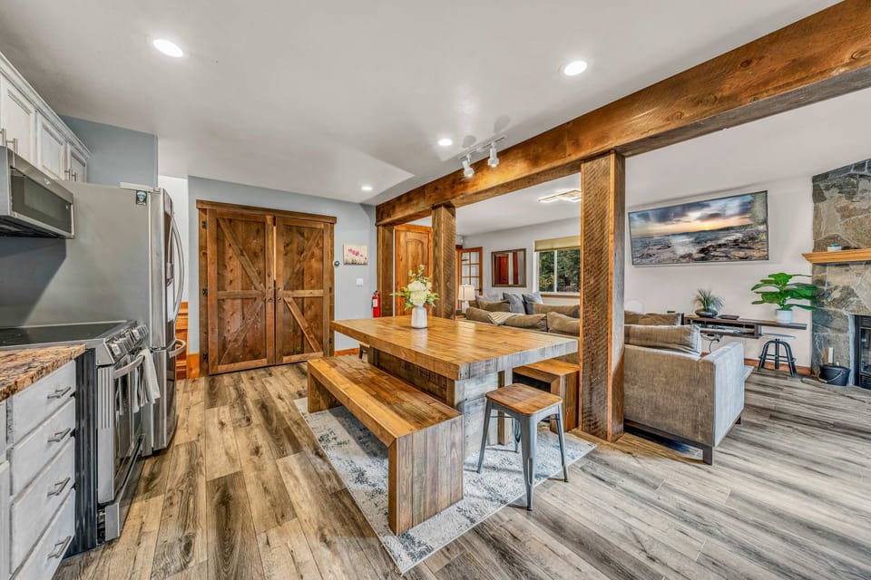 Dining area: Seats 10, open layout