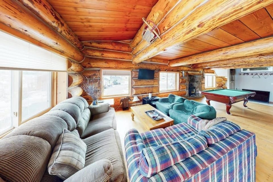 Living room 1: Main floor, gas fireplace, Smart TV, mountain views, wood floors