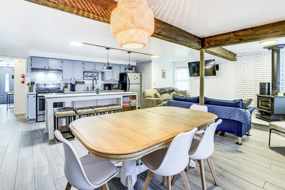 Living Space | Free WiFi | Central A/C & Heating