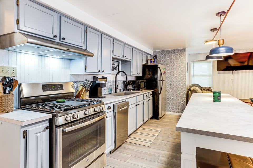 Kitchen | Dishwasher | Keurig & Drip Coffee Maker