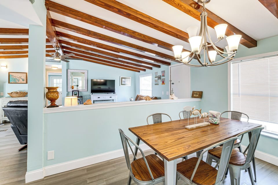 Dining Table | Dishware & Flatware