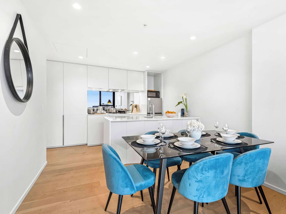 The dining space offers more than a place to eat — it doubles as a comfortable workspace with natural light and inspiring views, ideal for business travellers who need to balance work and leisure.