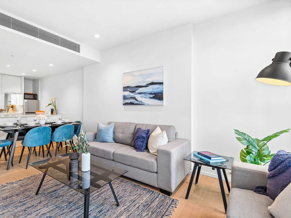 Experience open-plan living with the kitchen, dining, and lounge seamlessly connected. Floor-to-ceiling windows fill the space with natural light and showcase sweeping Southbank views — perfect for sharing meals, relaxing, or entertaining together.
