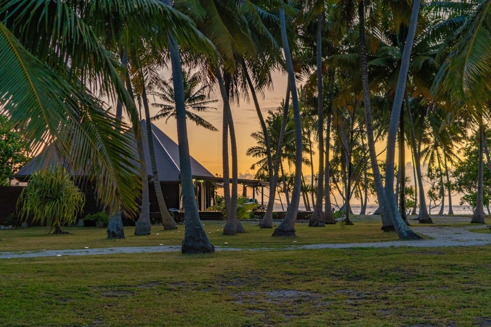 Sunset at the Villa Prestige Fara Iti in Rangiroa, enjoy the view over the lagoon, to admire exceptional sunsets from your private motu!