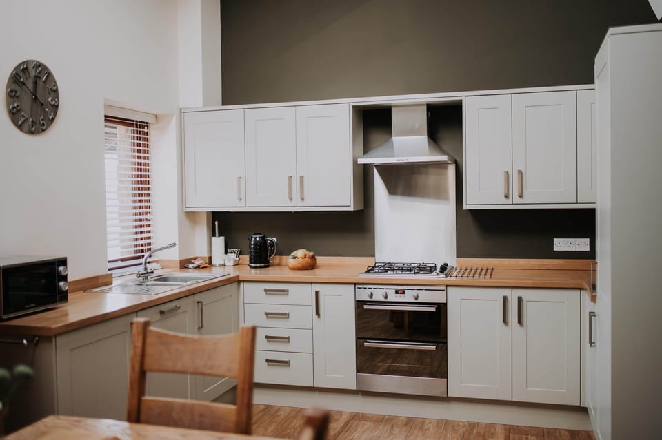 The Purple Pheasant, Pattys Barn