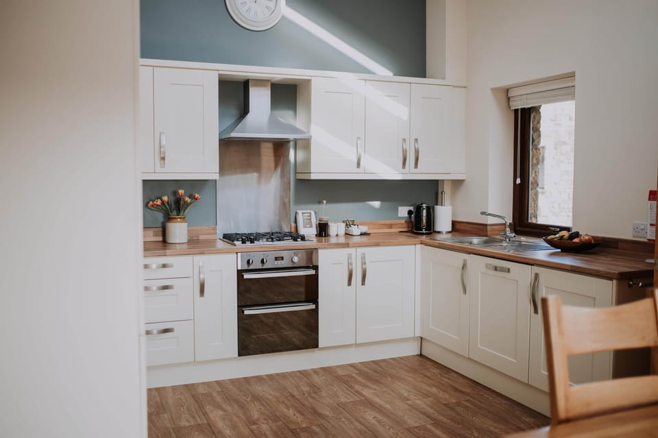 The Wild Woodpecker, Cobblestone Barn