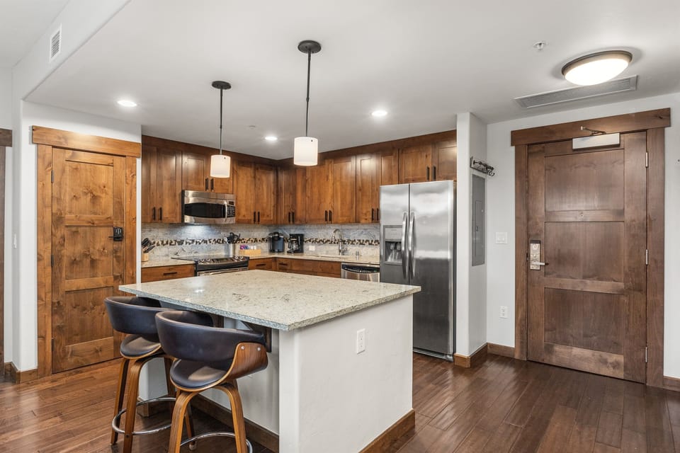 Kitchen and Breakfast Bar for 2