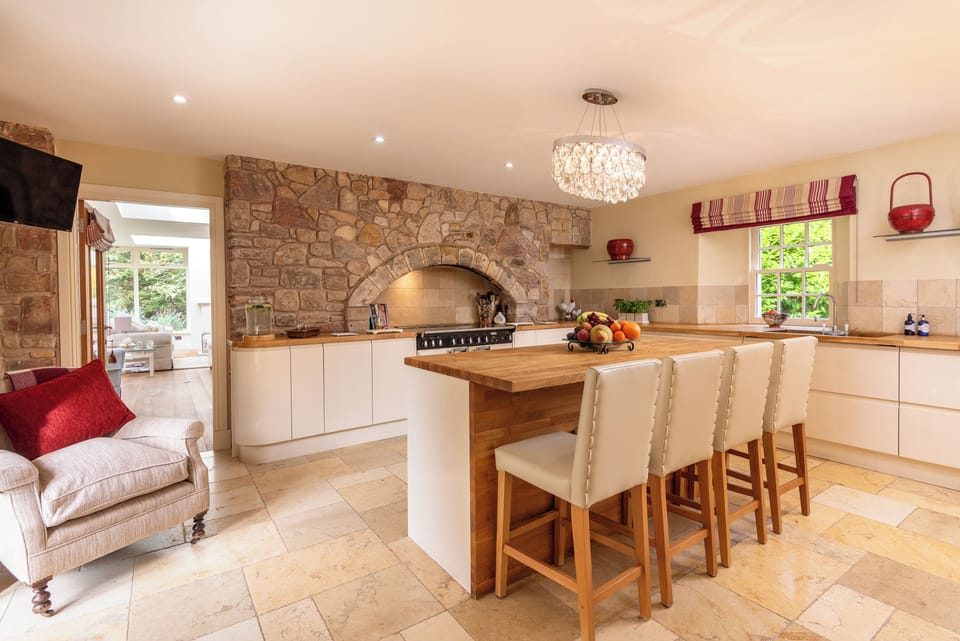 Gorgeous large kitchen to prepare all your favourite dishes 
