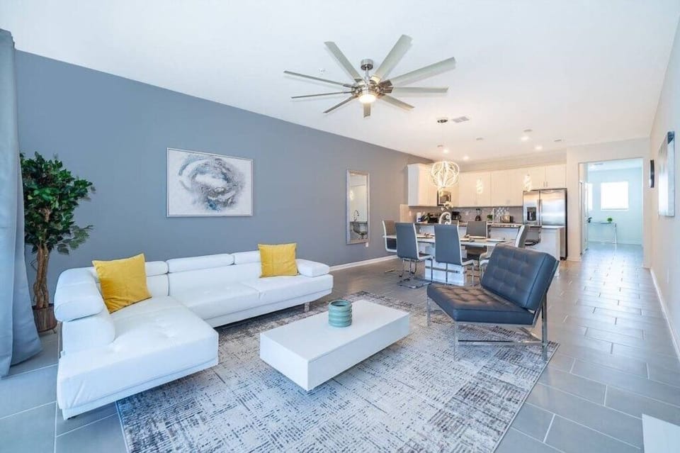 Living room image 3
