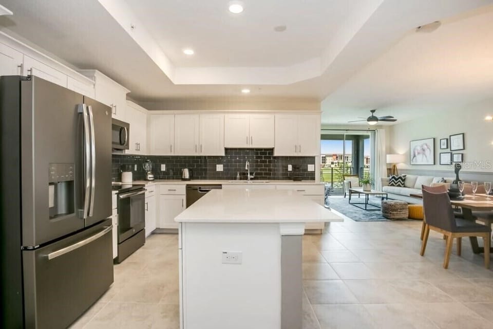 Full kitchen image 1