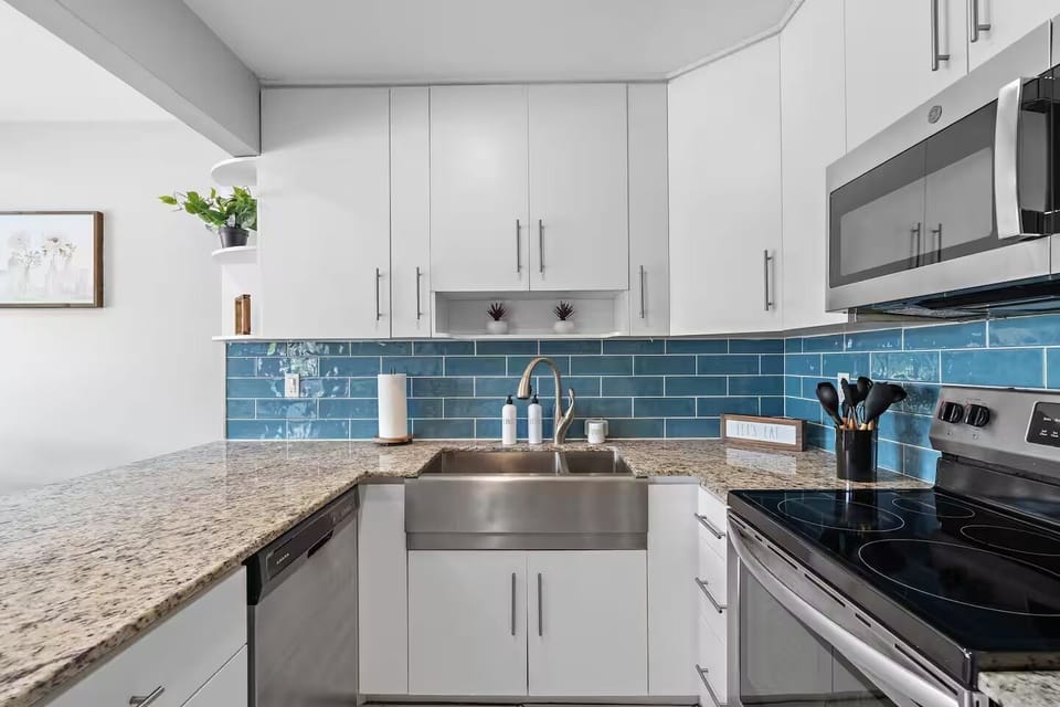 Fully equipped kitchen with range and microwave