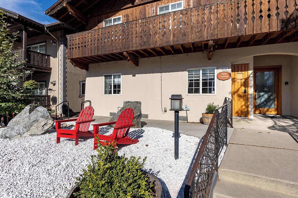 Bavarian charm, mountain comfort, and downtown convenience — all in one stay.