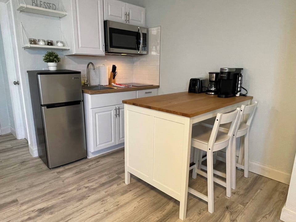 A modern kitchen with all the tools you need to prepare your favorite meals.