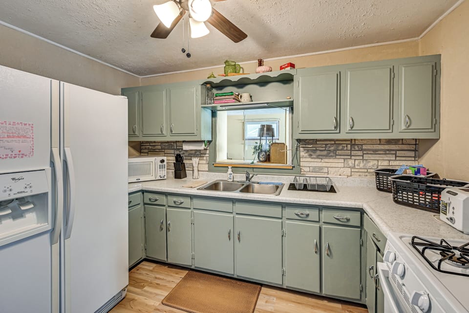 Kitchen | Main Level