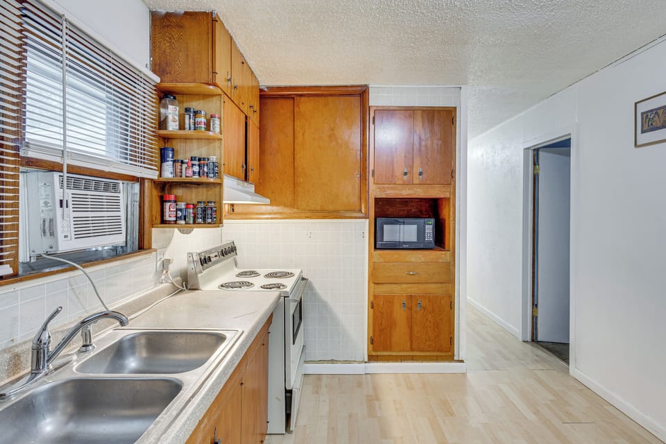 Kitchen | Refrigerator | Central Heating | Window A/C Units