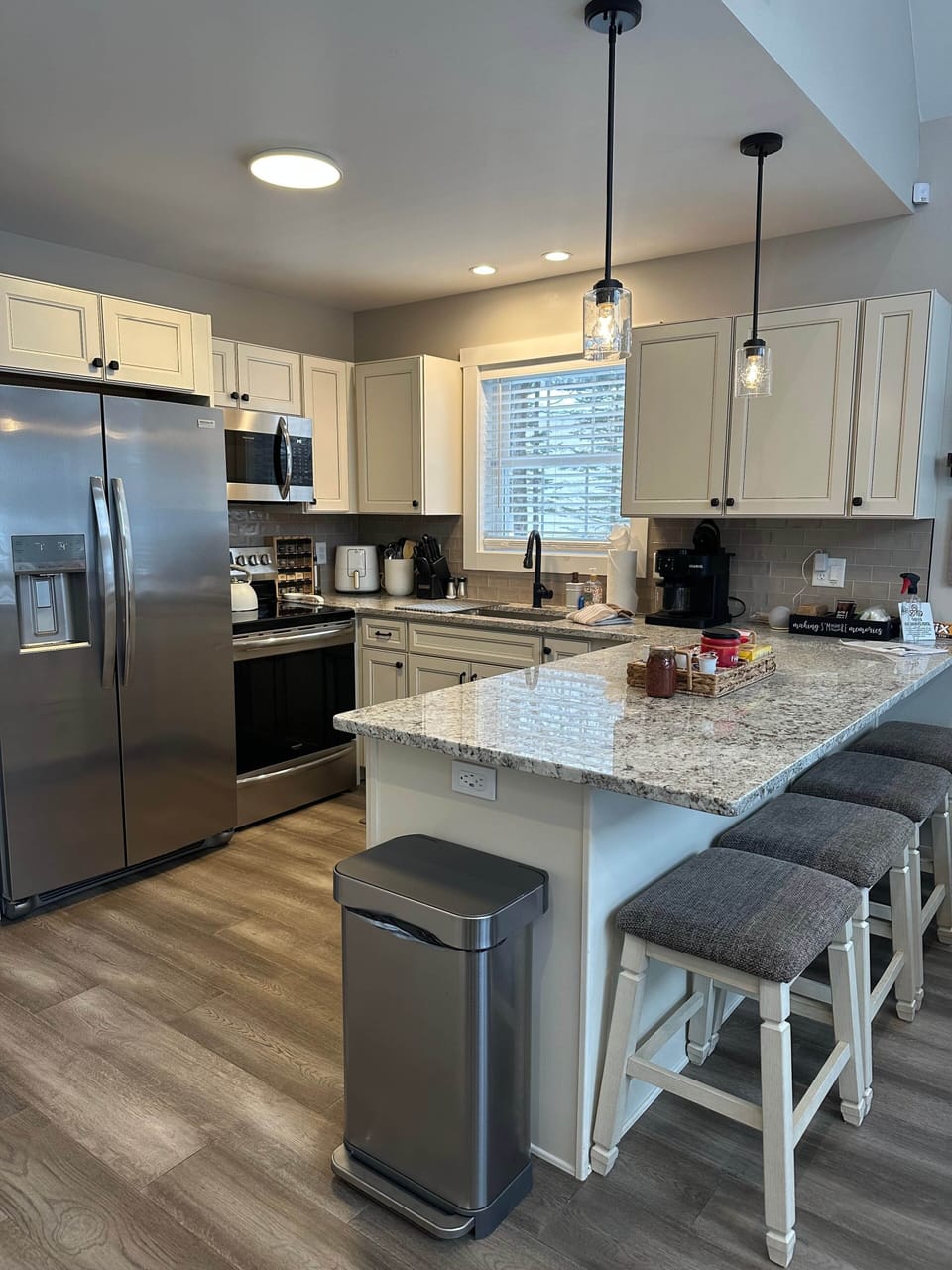 Full kitchen