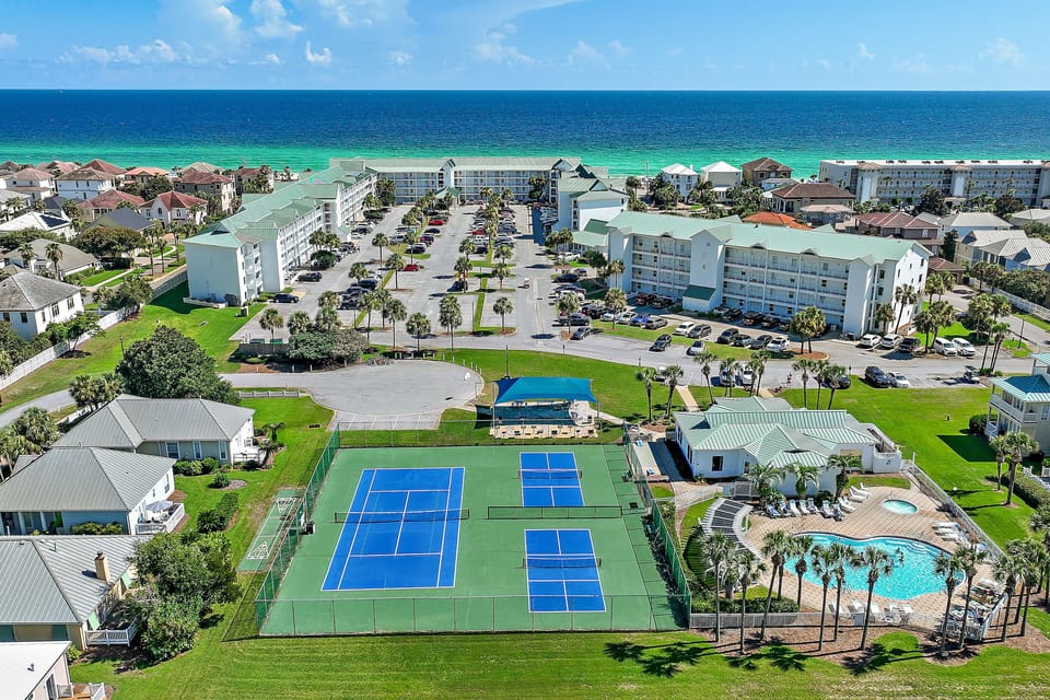 Maravilla Resort Clubhouse/Gym/Heated Pool/Hot Tub-located by Tennis/Pickleball.