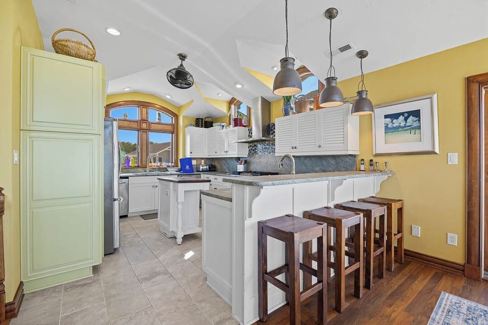 Top-Level Kitchen with Bar (seats 3)