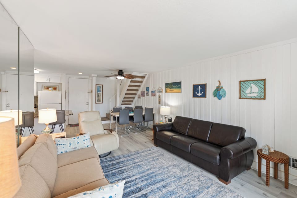 Open floor plan connecting living and dining area