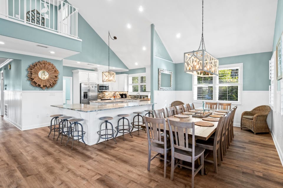 Dining Area - Seating for 14