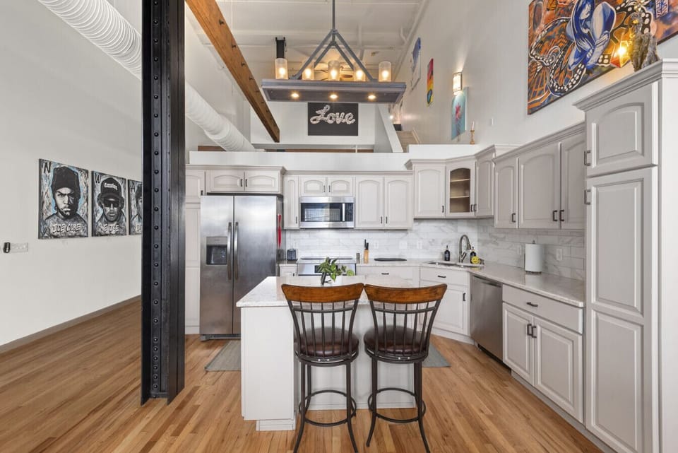 Fully-updated kitchen with high-end appliances