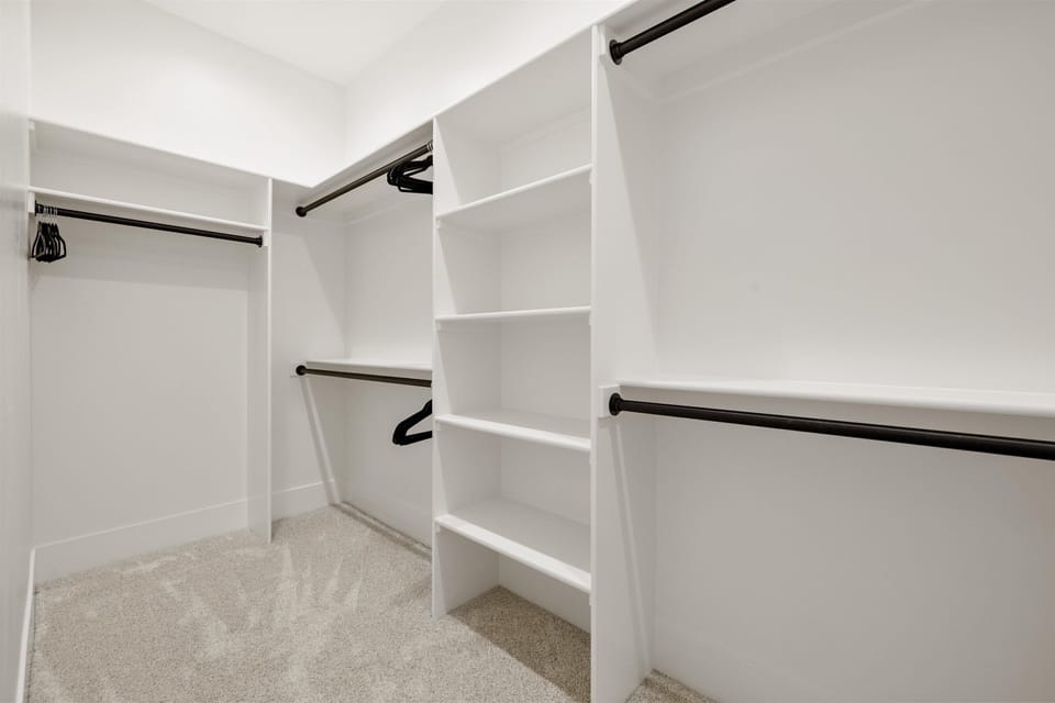 King main large walk in closet