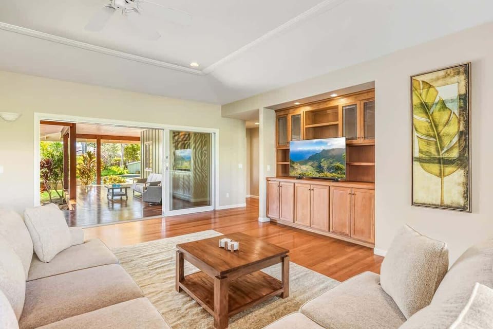 Living Room & Pool Lanai