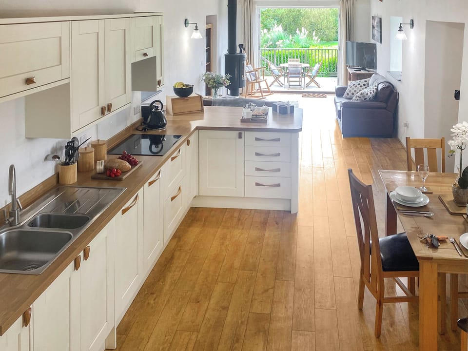 Open plan living space | Swallows, Portscatho