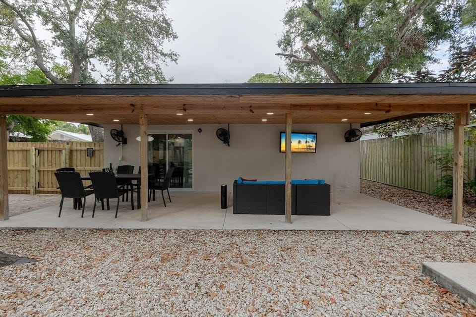 Outdoor dining