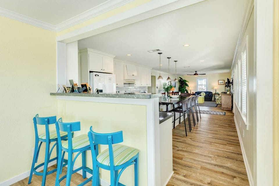 Additional breakfast bar for 3