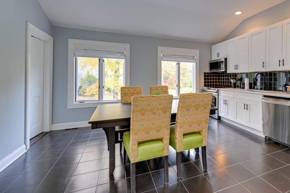 Dining Area | Dishware/Flatware Provided