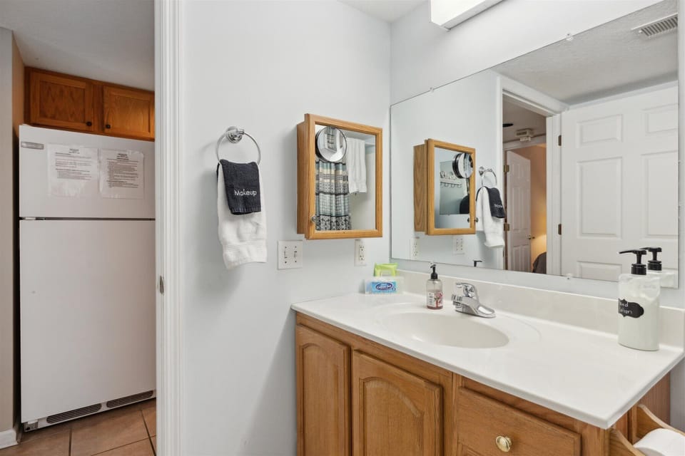 Separate bathroom with shower/tub combo
