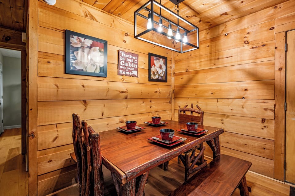Dining area with seating for 6