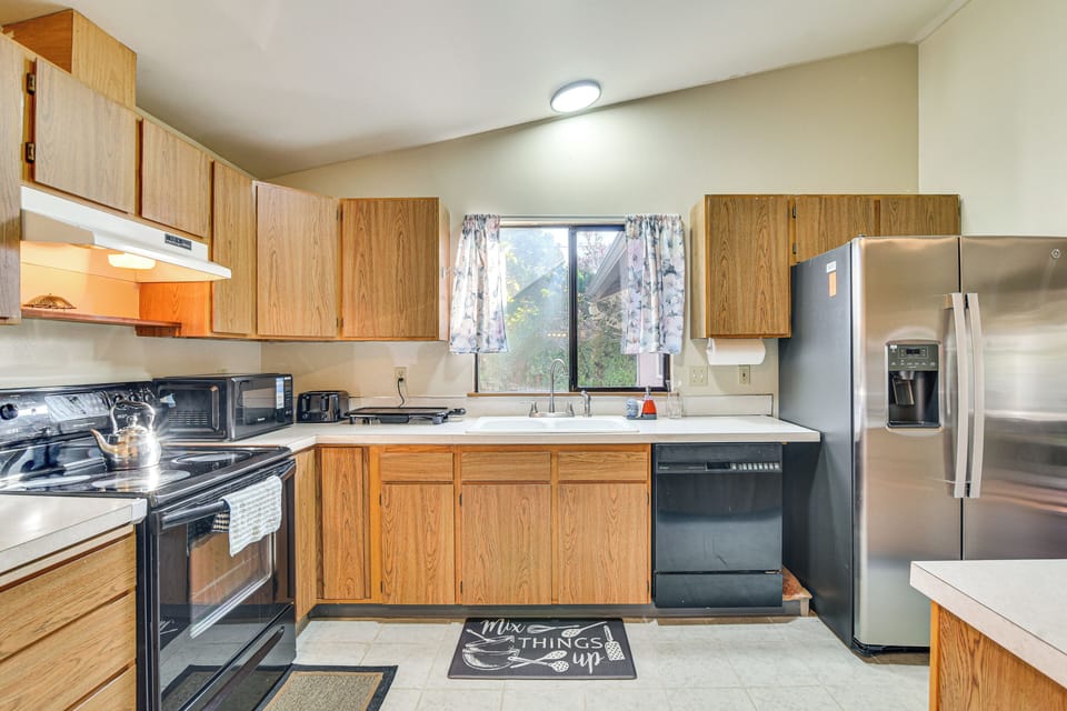Full Kitchen | Single-Story House | In-Unit Laundry