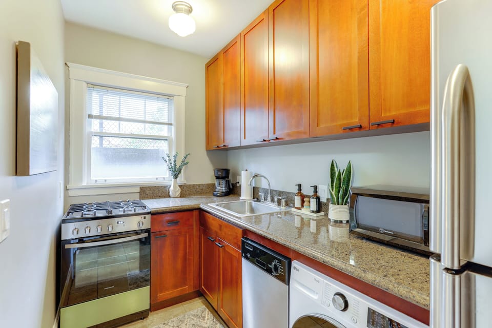Kitchen | Cooking Basics | In-Unit Laundry